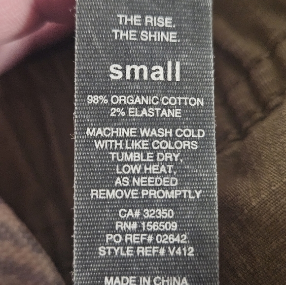 Vuori jogger style pants size small - Picture 10 of 12